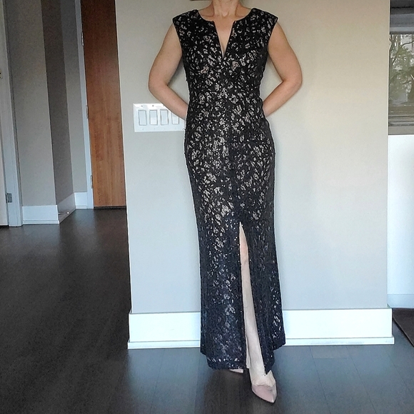 BCBGMaxAzria Dresses & Skirts - 👑 HOST PICK 👑 BCBG MaxAzria Sequins & Lace Gown